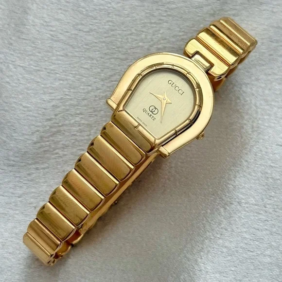 AUTHENTIC RARE VINTAGE GUCCI HORSESHOE GOLD WATCH - Picture 1 of 6